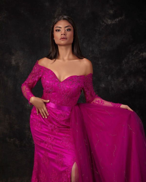 فستان سهرة فوشيا مكشوف الكتفين