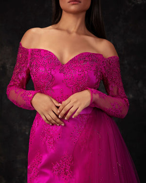 فستان سهرة فوشيا مكشوف الكتفين