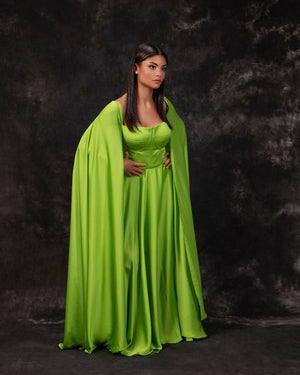 فستان حريري أخضر