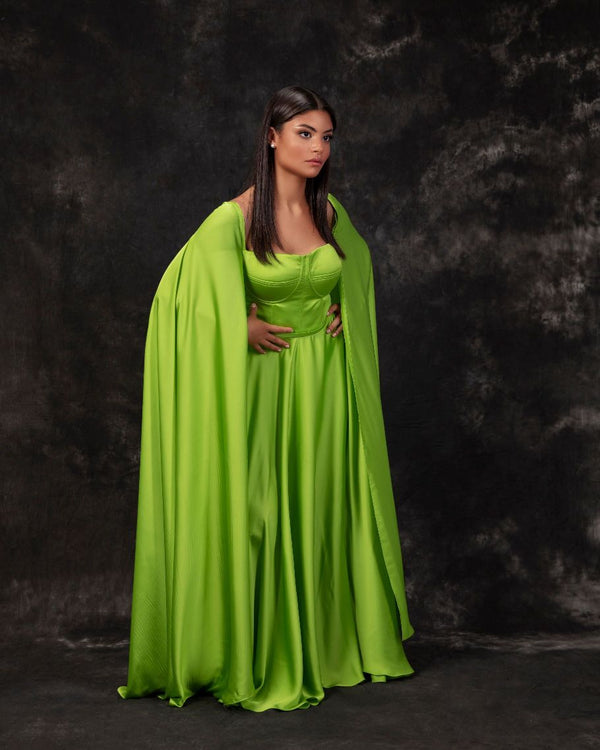 فستان حريري أخضر