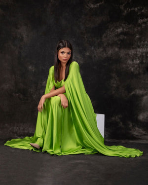 فستان حريري أخضر