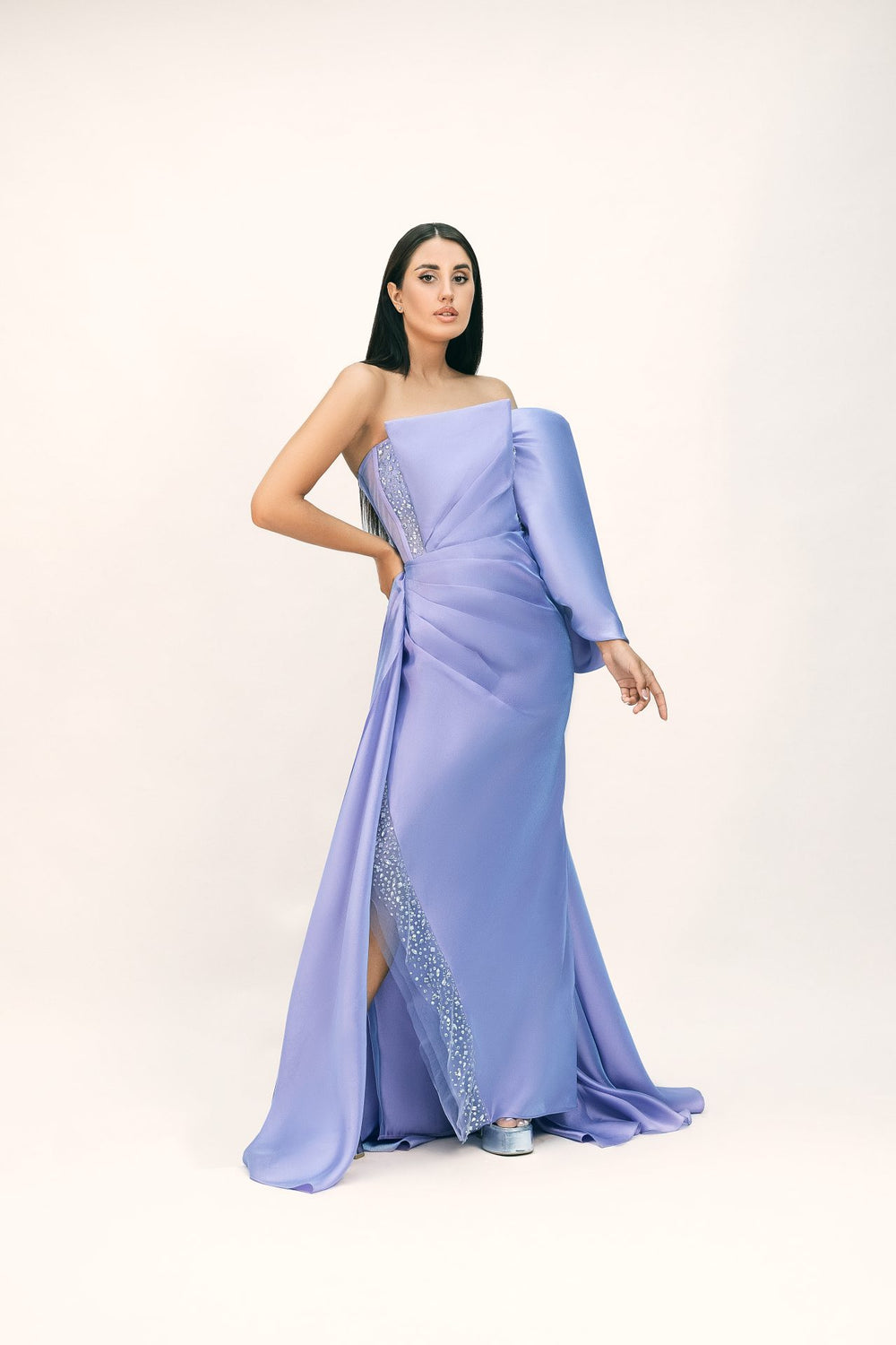 فستان مخملي مطرز