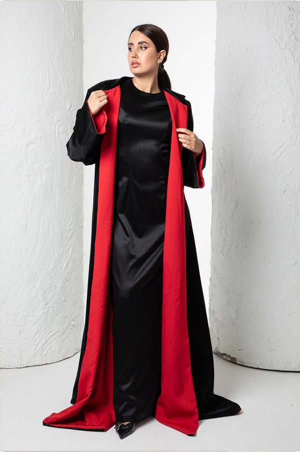 عباية سوداء بخطوط حمراء