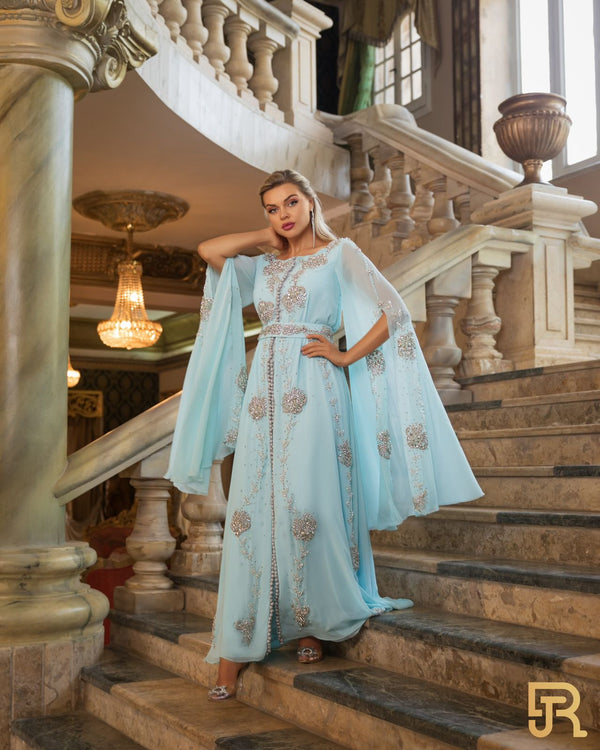 قفطان شيفون مطرز باللون الأزرق الفاتح