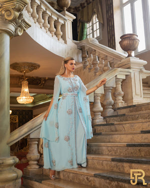 قفطان شيفون مطرز باللون الأزرق الفاتح