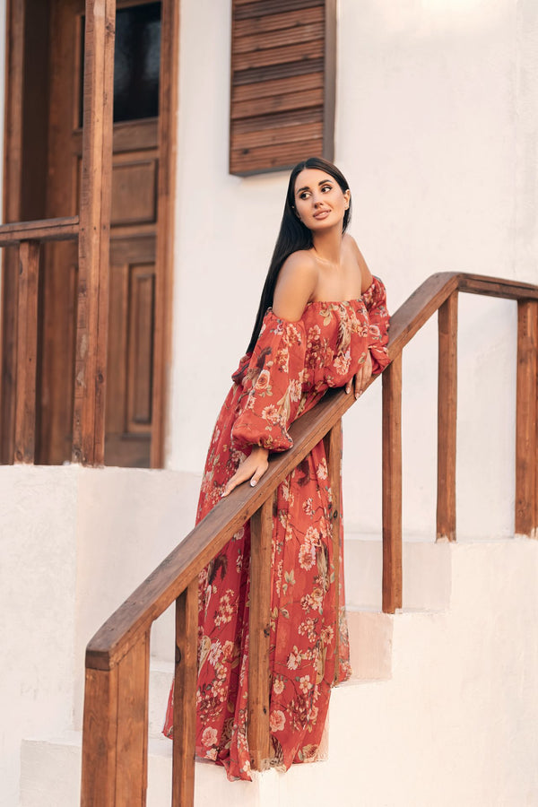 طقم من قطعتين تنورة وقميص بأكمام