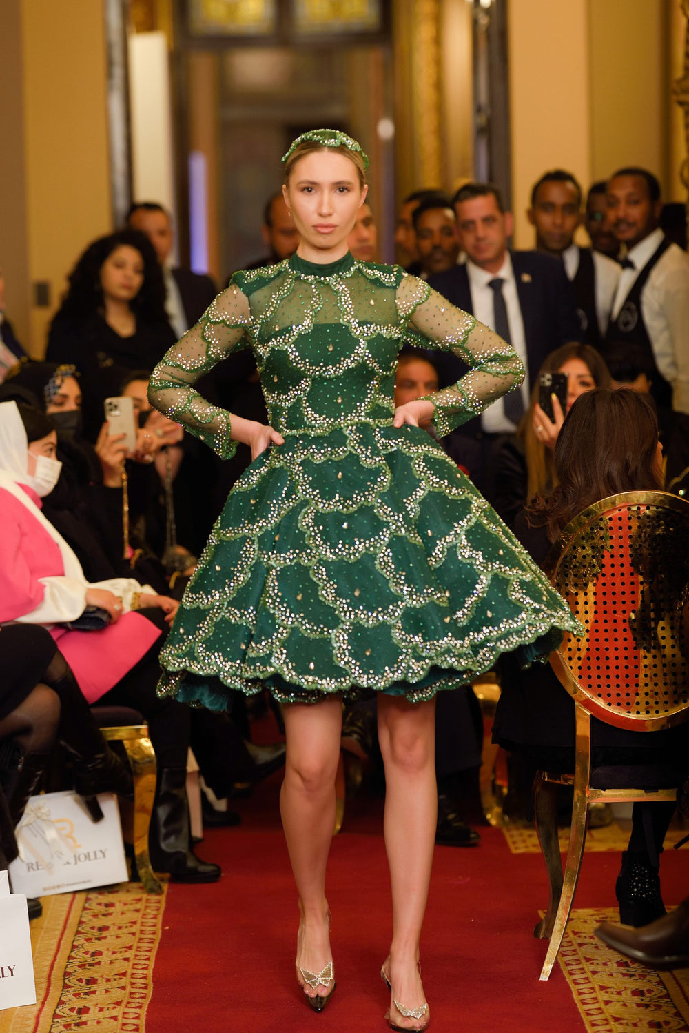 فستان سهرة قصير باللون الأخضر