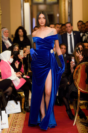 فستان أزرق ملكي بفتحة عالية