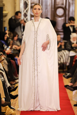 عباية مخملية بيضاء