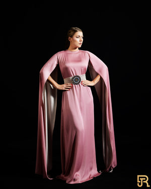 جلابية مطرزة بالحرير مع فستان