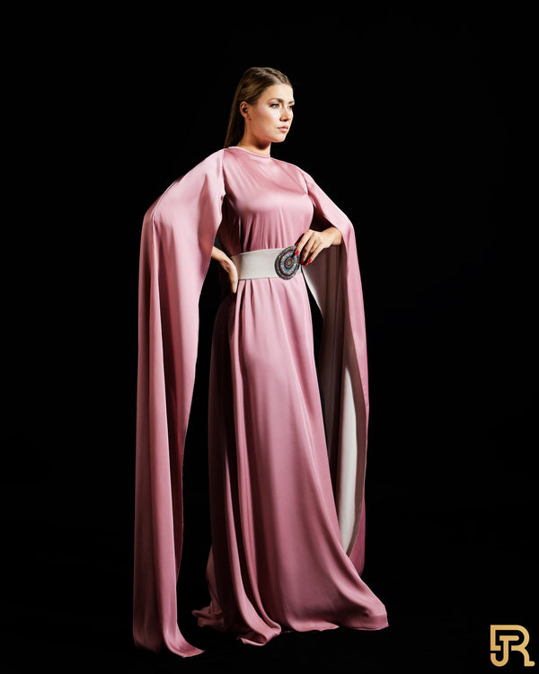 جلابية مطرزة بالحرير مع فستان