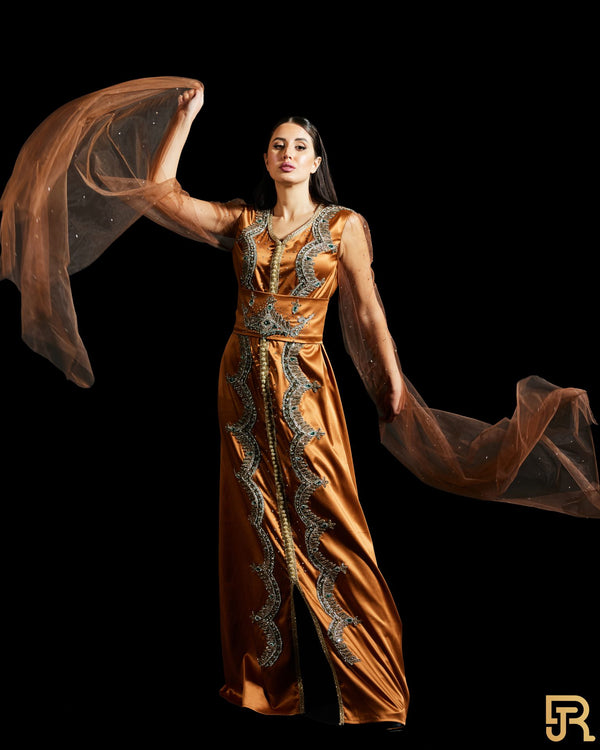 Bleted velved Dress with Embroidery