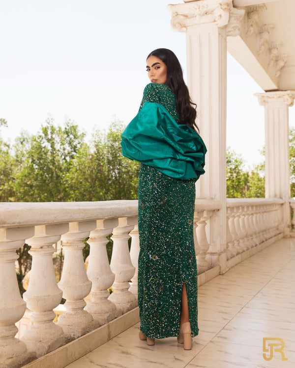 فستان سهرة طويل باللون الأخضر