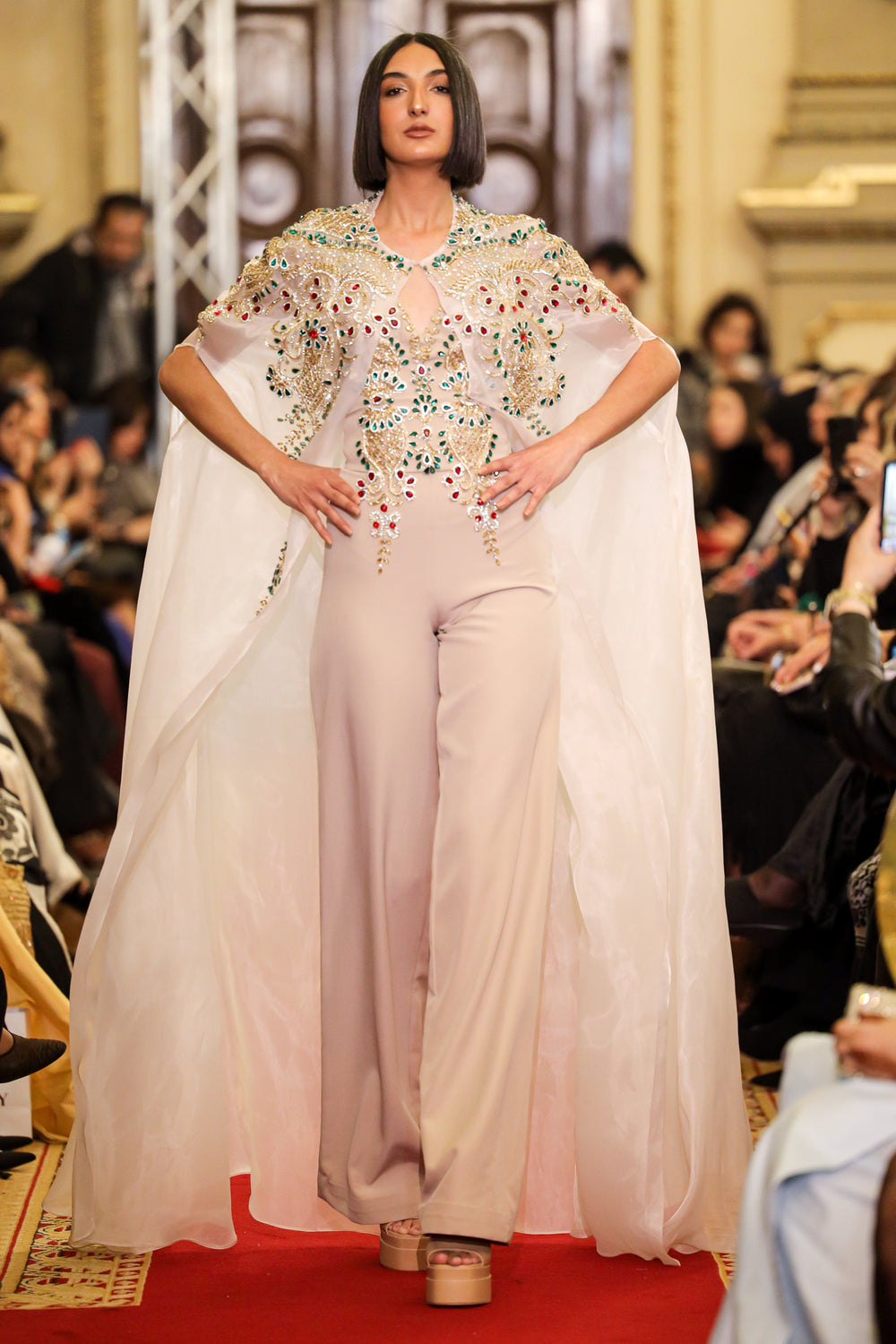 قفطان مطرز قطعتين