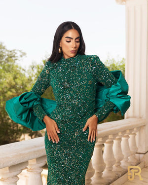 فستان سهرة طويل باللون الأخضر